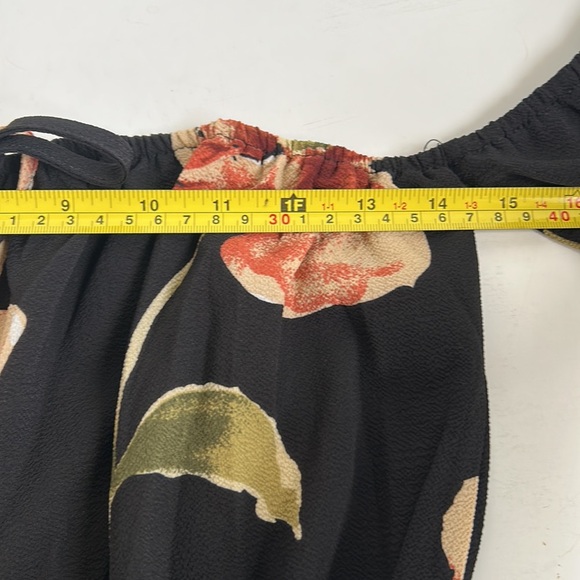 Black and floral cold shoulder shorts romper jumpsuit flare sleeve - Picture 12 of 16